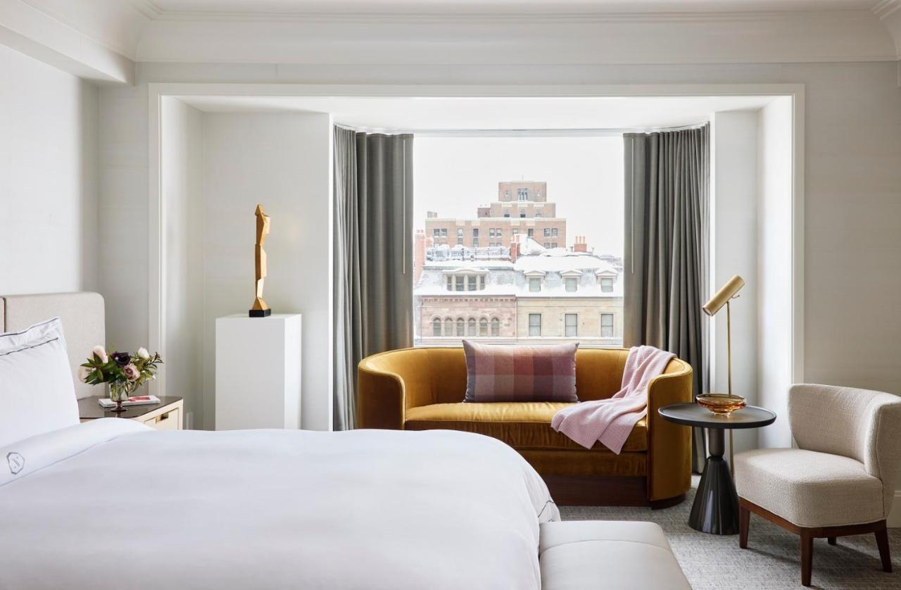 The Newbury Boston Hotel Kültér fotó A guest room at the London edition