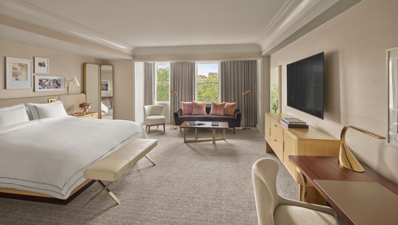 The Newbury Boston Hotel Kültér fotó A guest room at The St. Regis Washington, D.C.
