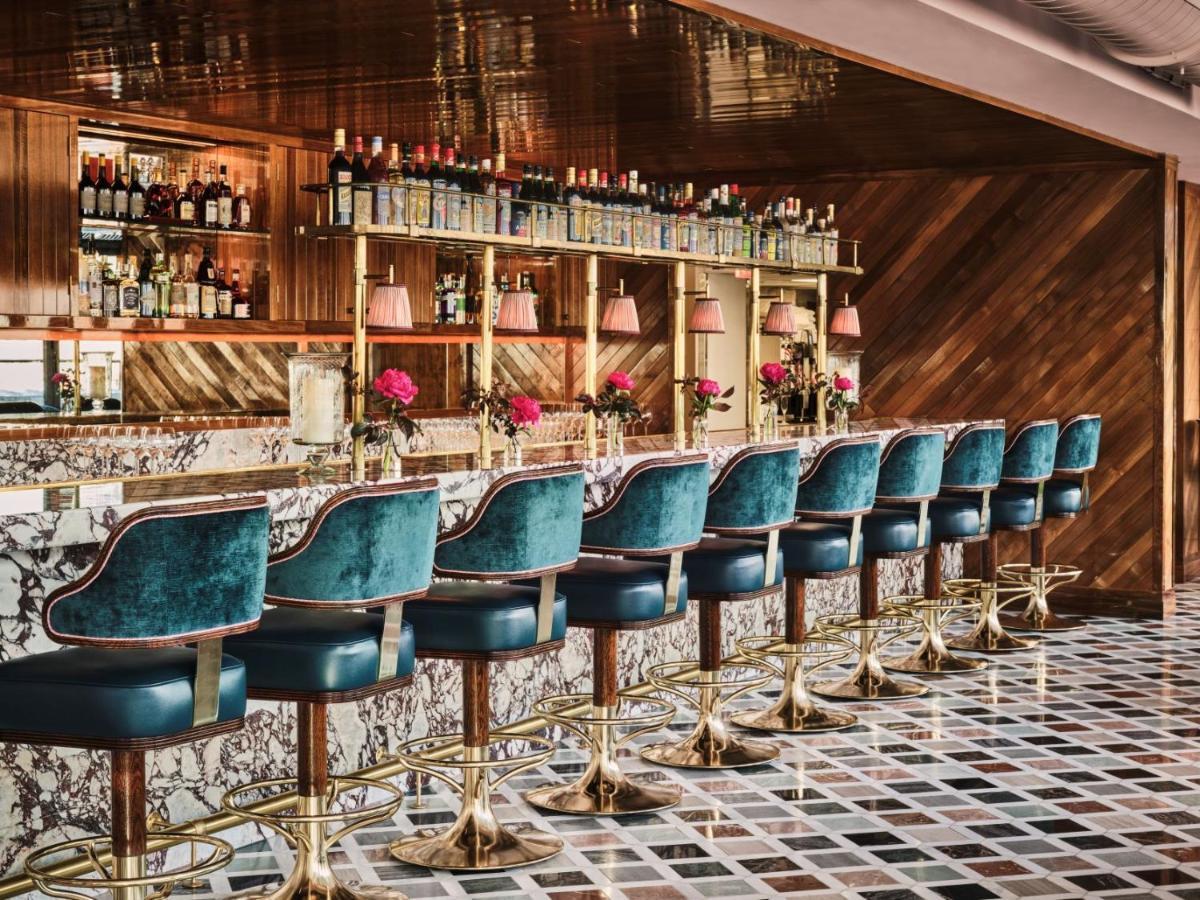 The Newbury Boston Hotel Kültér fotó The bar at the 1930s-inspired restaurant
