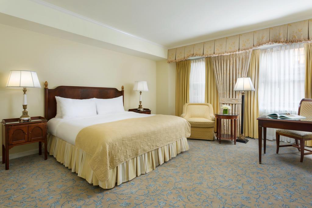 The Newbury Boston Hotel Kültér fotó A guest room at the Waldorf Astoria New York