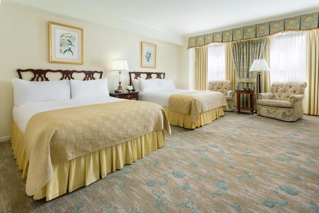 The Newbury Boston Hotel Kültér fotó A guest room at the Waldorf Astoria