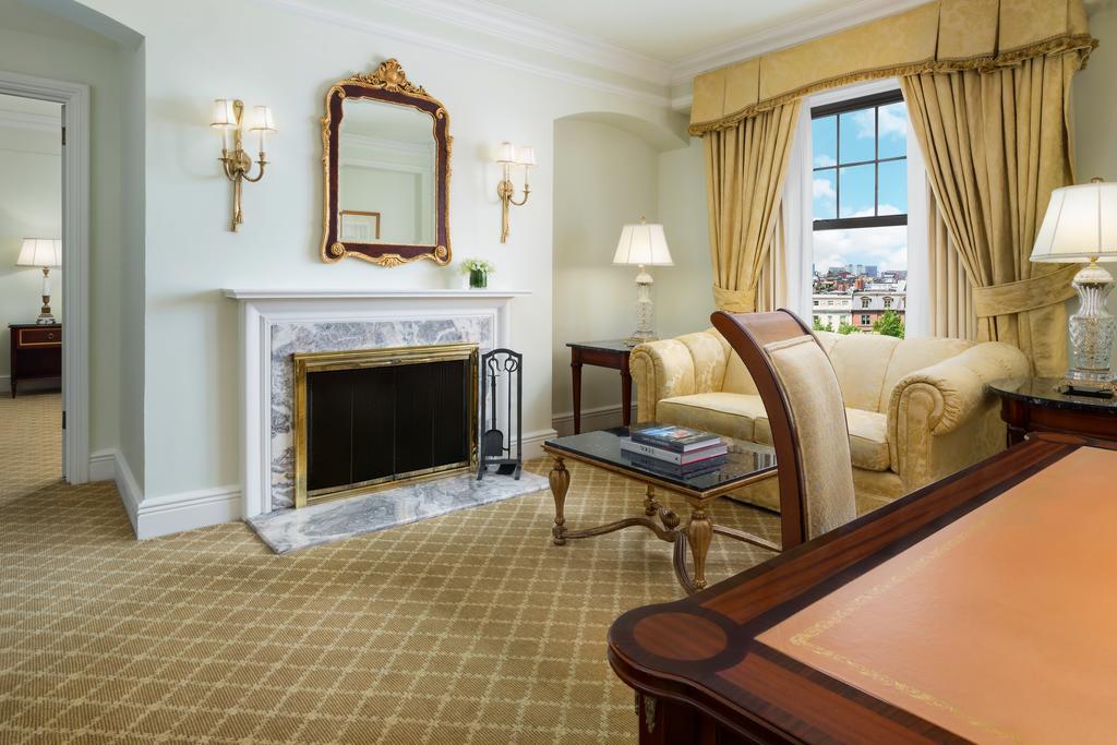 The Newbury Boston Hotel Kültér fotó A living room at the Waldorf Astoria New York